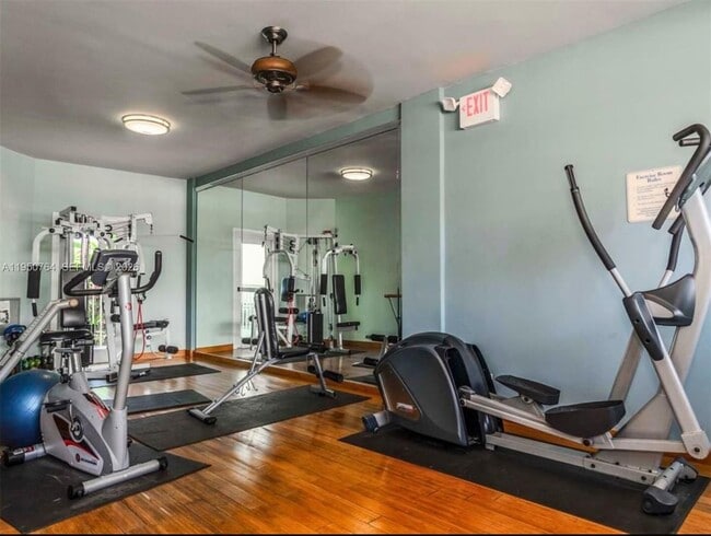 Building Photo - 3250 NE 28th St