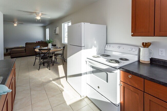 Building Photo - 3 Bedroom Homes for rent in Pleasant HIll, IA