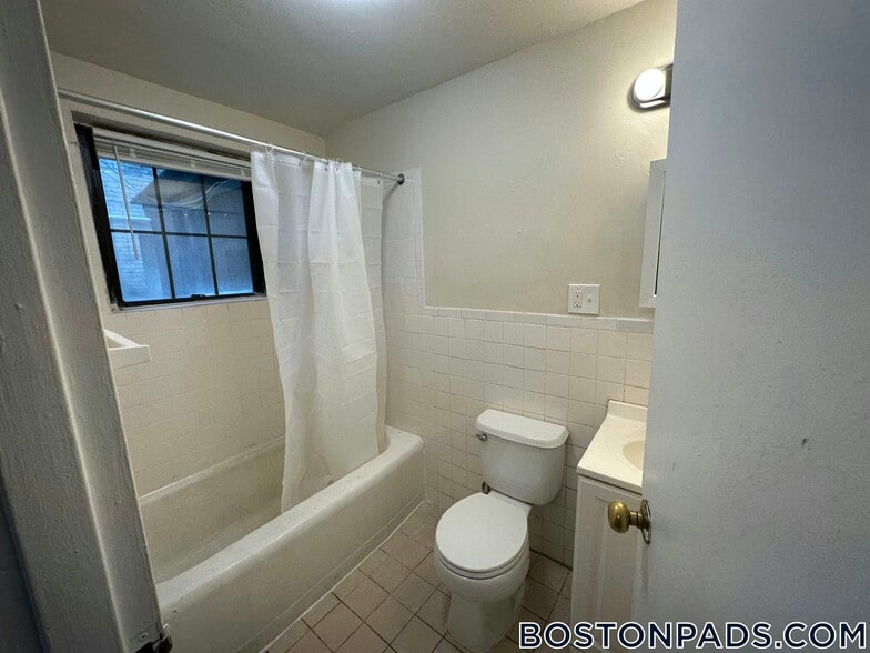 Building Photo - 1758 Commonwealth Ave