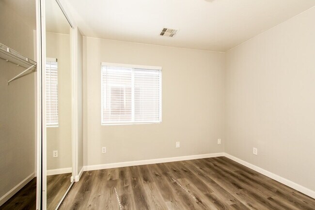 Building Photo - 11565 W Carol Ave