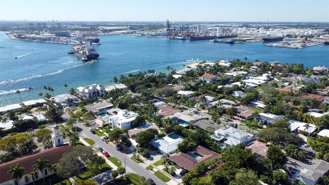 Building Photo - 1959 SE 25th Ave