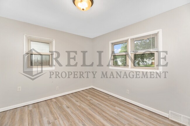 Building Photo - 2322 S Vine St