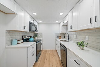 Building Photo - 8726 Wilcrest Dr