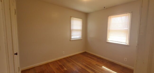 Building Photo - 2 bedroom home