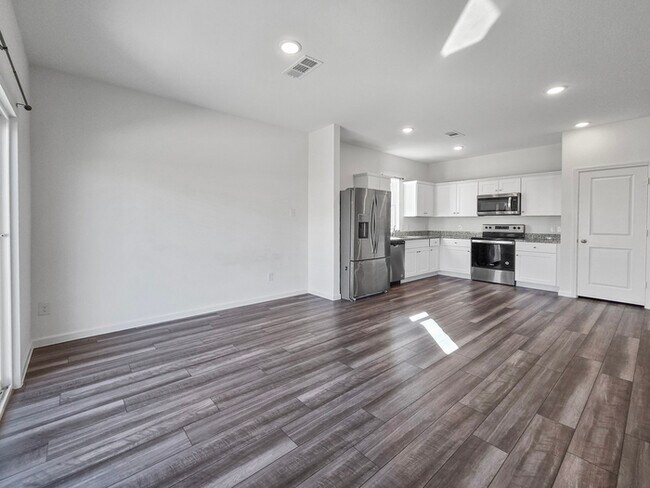 Building Photo - ***Move-in Special*** Move in by January 15,2026 and receive $500 off on second month’s rent!