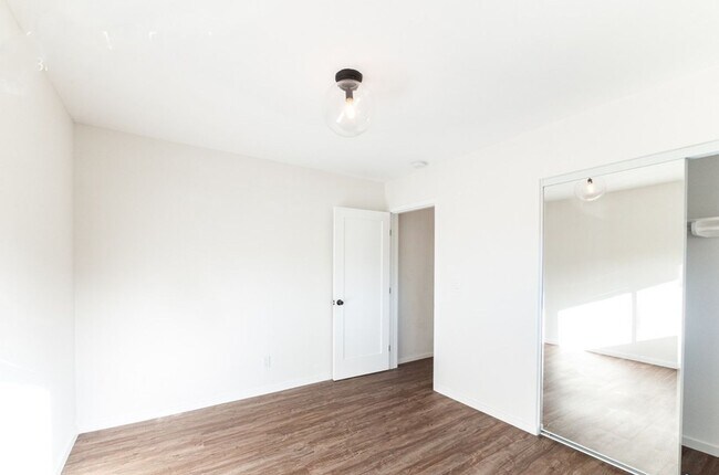 Building Photo - 255 S Ave 55