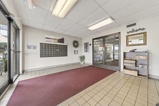 Building Photo - 200 Sanders Ferry Rd