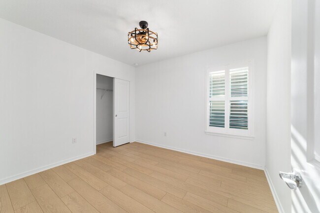 Building Photo - 5543 SW 85th Ave Rd