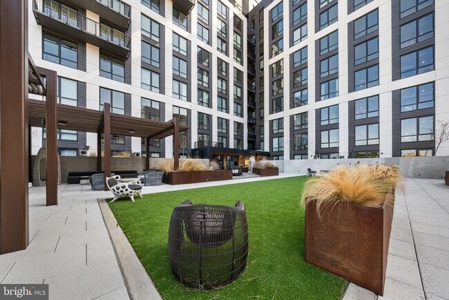 Building Photo - 255 W Falls Station Blvd