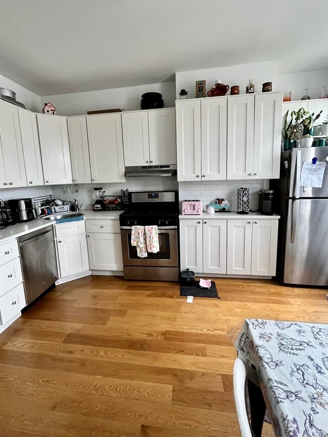 Building Photo - 414 41st St