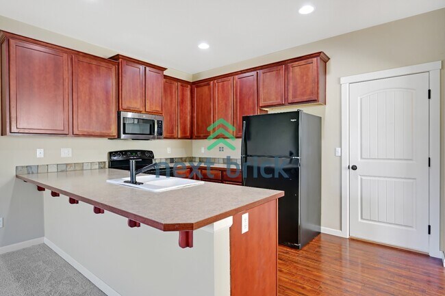 Building Photo - "Charming 3-Bed Oasis with 2.5 Baths in Prime Renton Location - Spacious layout!"