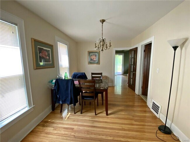 Building Photo - 208 Bassett St