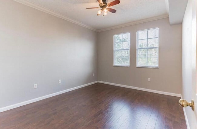 Building Photo - 533 NE 3rd Ave