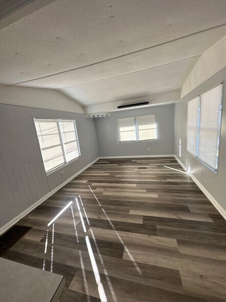 Building Photo - 7663 Bentwillow Dr