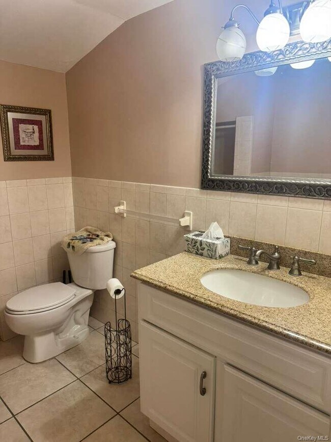 Building Photo - 108 Roberta St