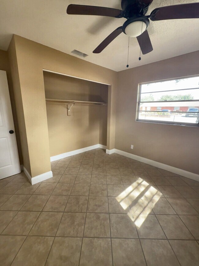 Building Photo - 608 60th Ave Dr W