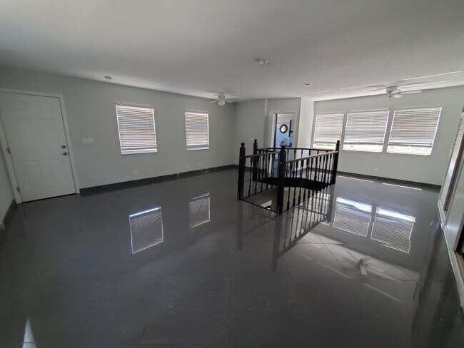 Building Photo - 301 Central Dr