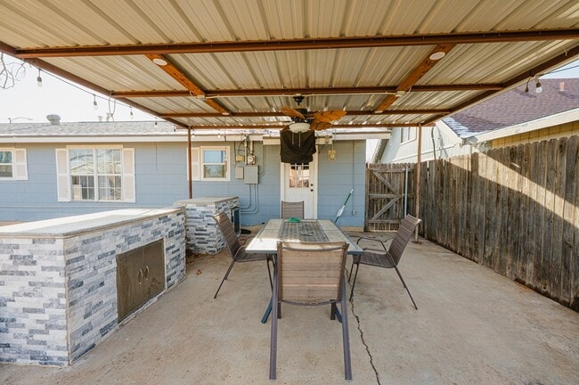 Building Photo - 1529 E 52nd St