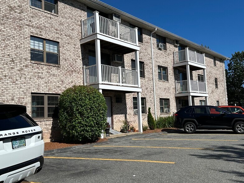 Building Photo - 16 Kenmar Dr