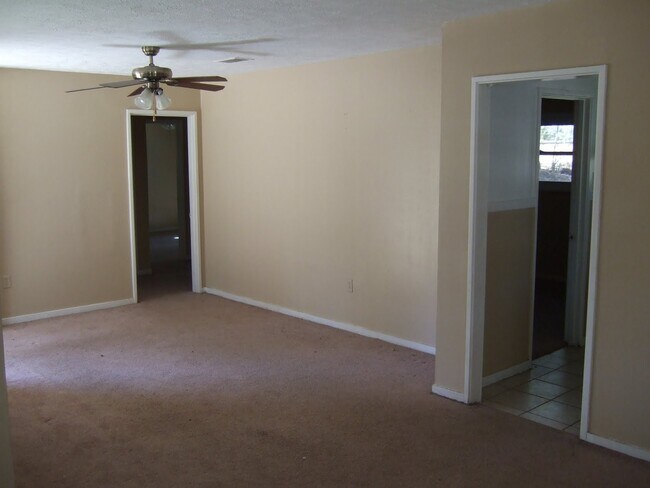 Building Photo - 626 Meadowview Dr