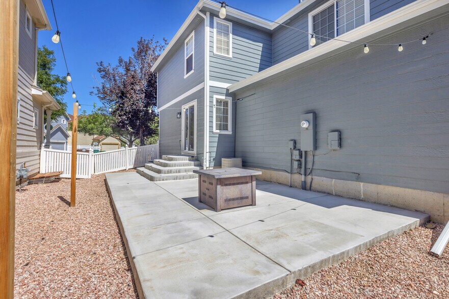 Building Photo - 17072 E Wyoming Dr