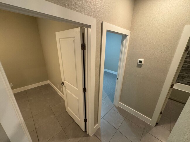 Building Photo - INCREDIBLE 4 Bedroom, 2 Bathroom Home in Poinciana!