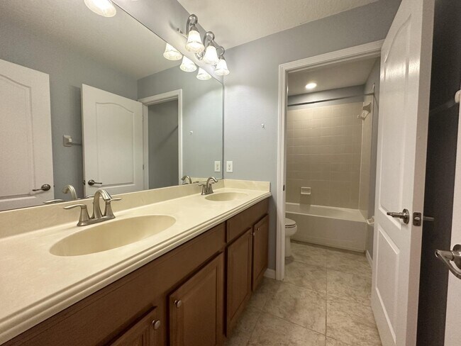 Building Photo - "Spacious 5-Bedroom Retreat with Scenic Views in The Verandahs!"