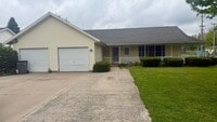 Building Photo - Nice 3-Bedroom Duplex Available in Middlebury