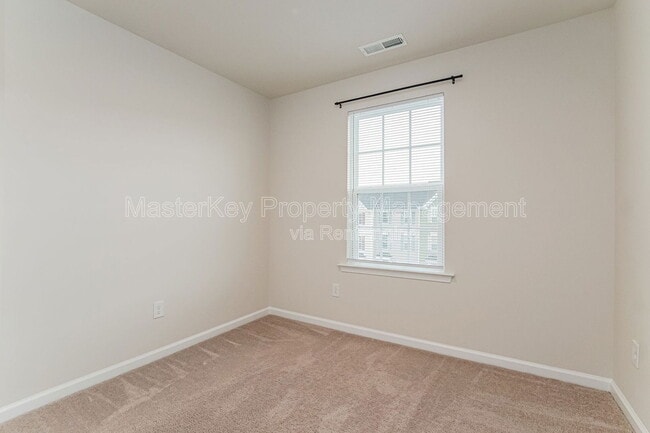 Building Photo - 945 Arnold Place Dr