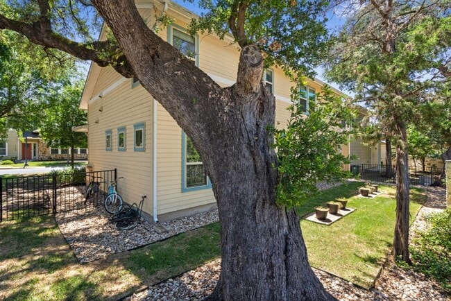 Building Photo - 11229 Avery Station Loop