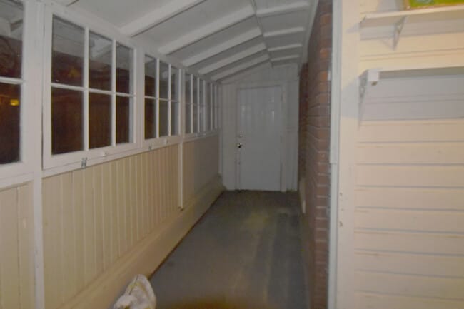 Building Photo - Villa Heights-Belmont Area 2 or 3 bed, 2 b...