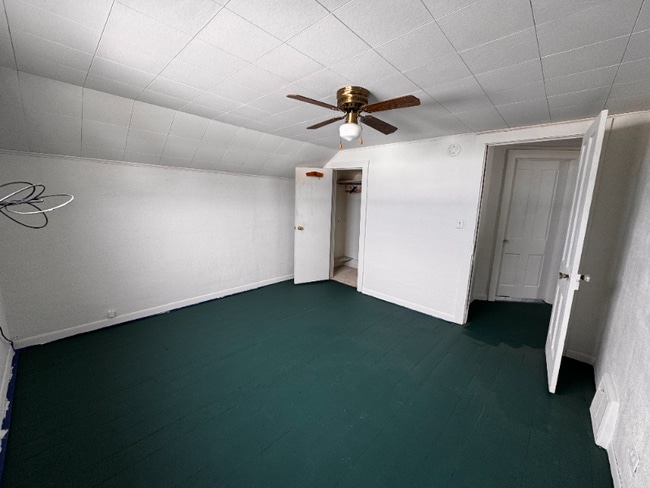 Building Photo - 416 W Munising Ave