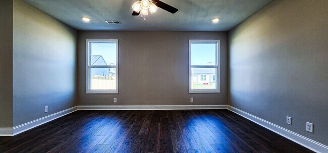 Building Photo - 186 Monaghan Dr