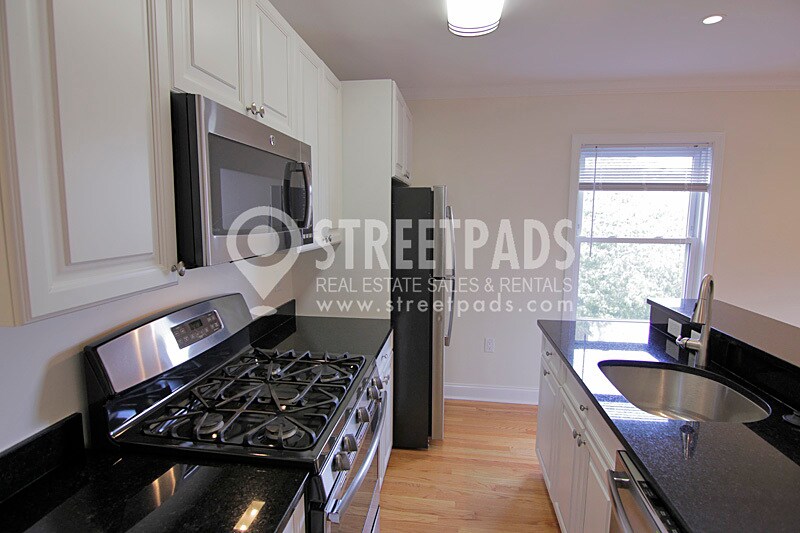 Building Photo - 1 Langdon Sq