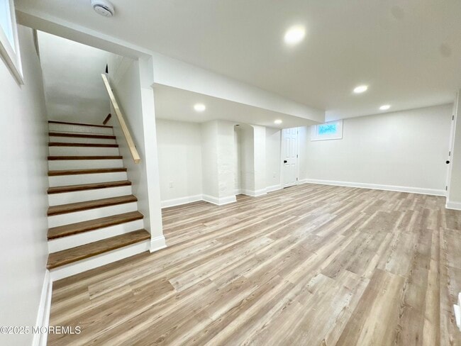 Building Photo - 208 E Bergen Pl