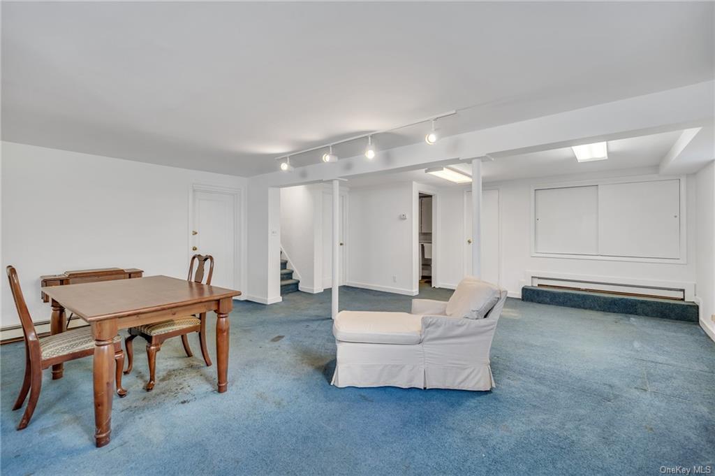 Building Photo - 6 Wildway