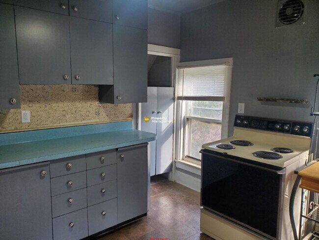 Primary Photo - Downtown Appleton - Upper apartment