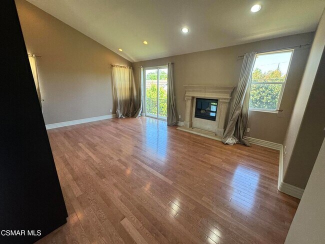 Building Photo - 4960 Chimineas Ave