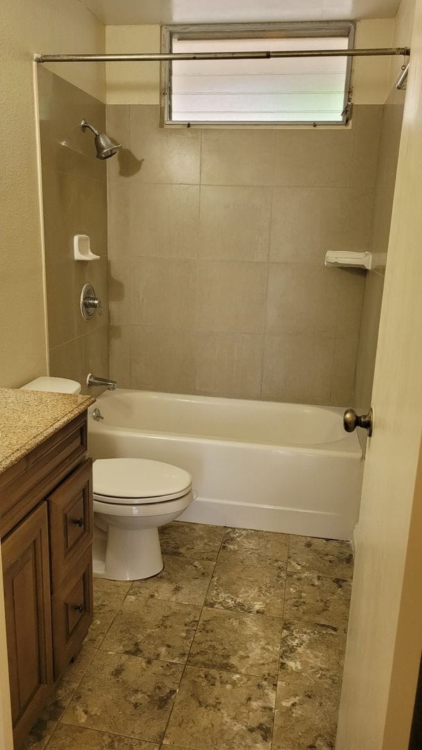 Building Photo - Newly Renovated 2bd, 1bath, 2 pkg 890sqft ...