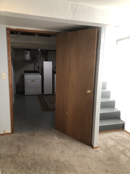 Building Photo - 207 S 16th Ave