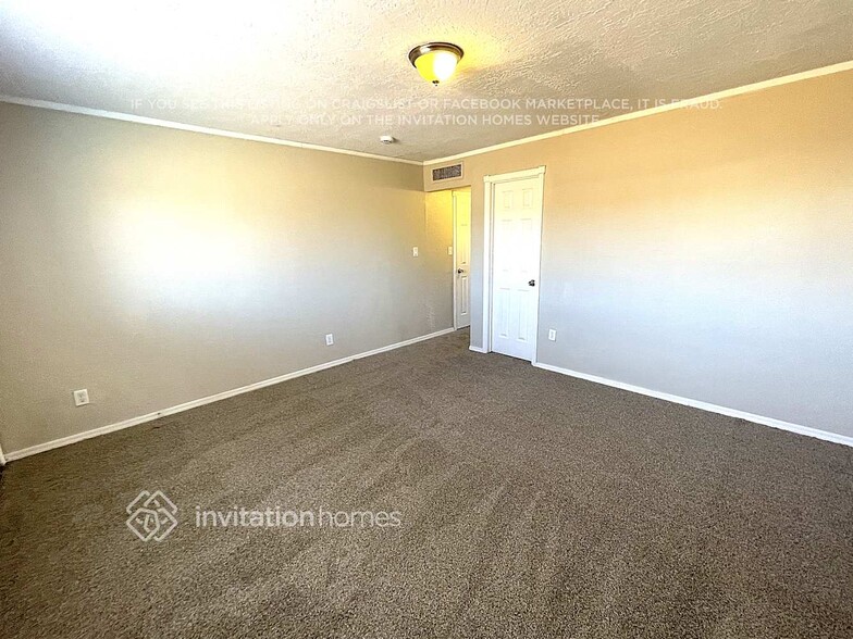 Building Photo - 3416 W Poinsettia Dr