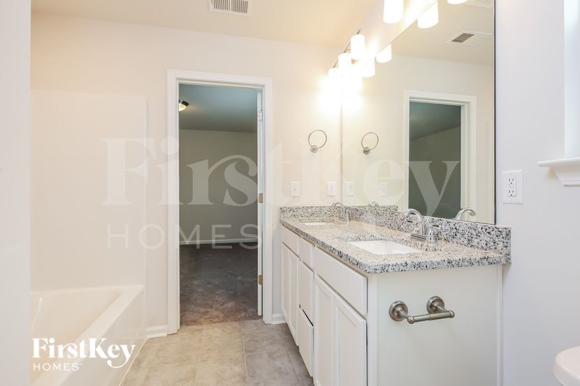 Building Photo - 116 Wild Lily Dr