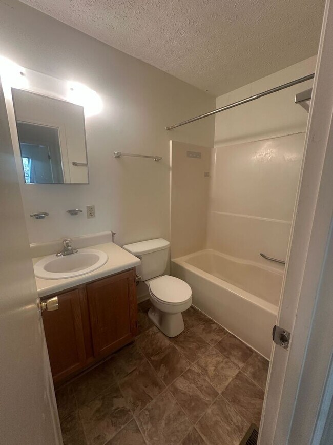 Building Photo - Renovated Home Near Virginia Tech