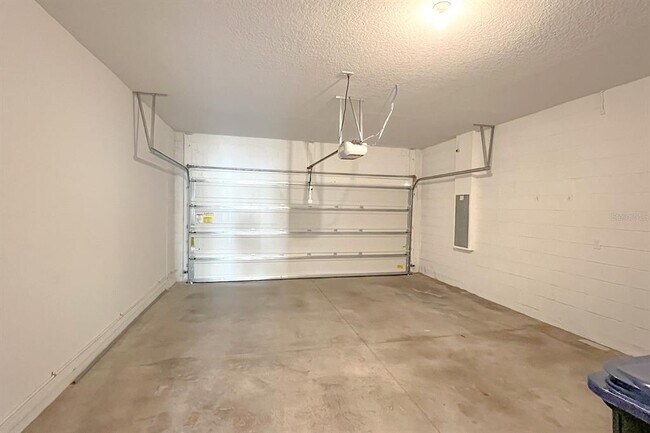 Building Photo - 15589 Willow Arbor Cir