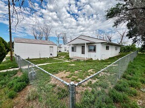 Building Photo - SINGLE-LEVEL 2 BEDROOM, 1 BATHROOM, SINGLE...