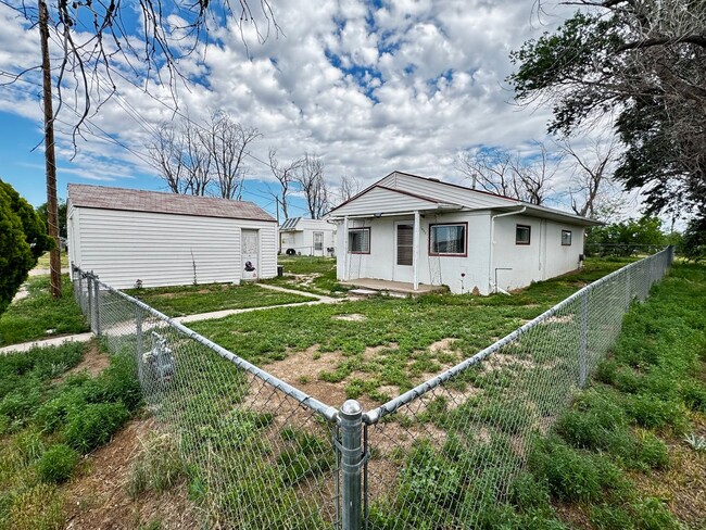 Primary Photo - SINGLE-LEVEL 2 BEDROOM, 1 BATHROOM, SINGLE...