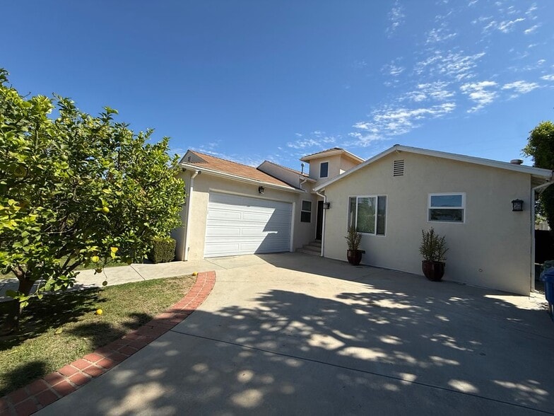 Building Photo - 5906 Graves Ave