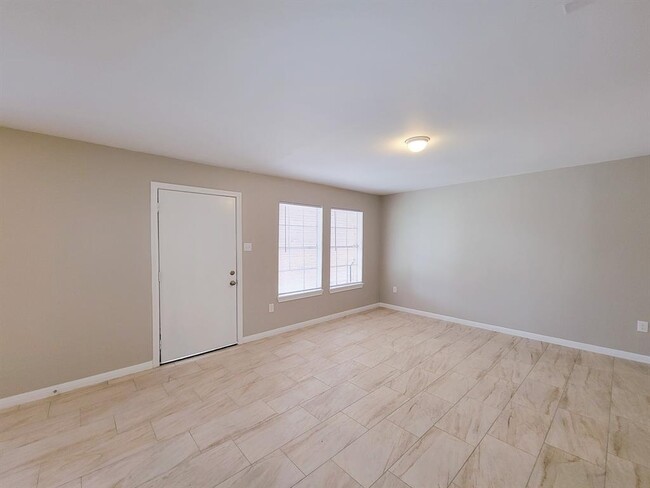 Building Photo - 3206 Lobit Dr