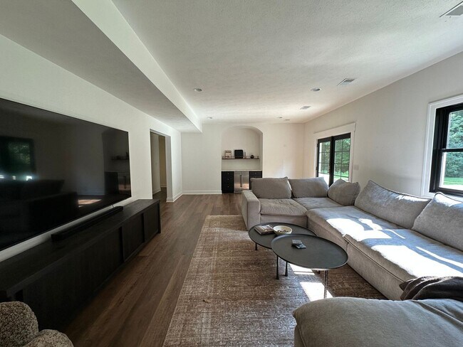 Building Photo - Five Bedroom Home on Almost Two Acres!
