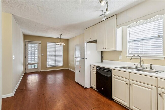 Building Photo - 3025 Vineyard Way